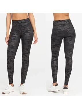 Spanx Women's Look At Me Now Black Camo Leggings Size Medium